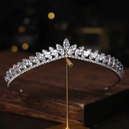 Tiaras Fashion zircon bridal headdress womens birthday party Rhinestone crown Silver Crystal Wedding crown hair ornament Y240319