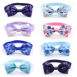 Dog Apparel 100pcs Winter Bow Ties Snowflakes Puppy Cat Bowties Neckties Grooming Accessories Pet Supplies