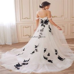 Gothic Black And White Wedding Dresses 2024 Off Shoulders Appliques Lace Bohemian Bridal Dress Plus Size Country Civil Bride Dress Fairy Flowy vestidos de novia