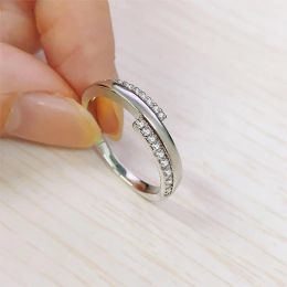 Изящное кольцо для женщин, тонкие темпераментные обручальные кольца из белого золота 14 карат с кристаллами, модный подарок, ювелирные изделия