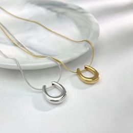 Bone Chain U-shaped Pendant 2024 New Women's Light High Sense Clavicle Elegant Round Snake Necklace with Small Design