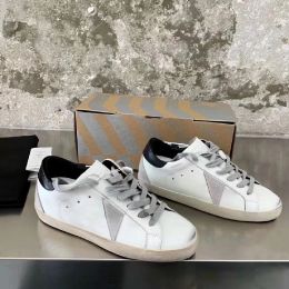 Nuova scarpa casual da corsa Scarpa da passeggio in pelle scamosciata di lusso Sneaker da donna da uomo Taglia 35-44 piatta dorata bianca ragazza Designer in pelle Scarpe da tennis basse mocassino sportivo allenatore scarpa da escursione regalo