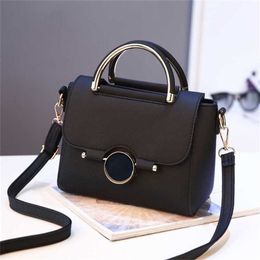Chic Shoulder Bags Versatile Womens Designer Handbags Tote Bag Fashion Round Lock Handheld Small One Crossbody 240311