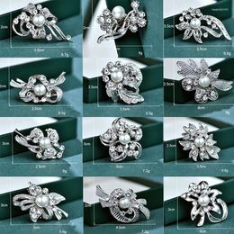 Brooches Pearl Butterfly Small Brooch Female High-end Alloy Flower Collar Pin Accessories