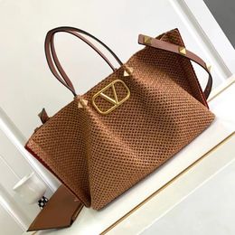 Designer Beach Large The Tote Bag V Raffias pochette s weave travel handbag Shoulder duffle bag rivet Crossbody Womens mens clutch shop Straw keepall bags