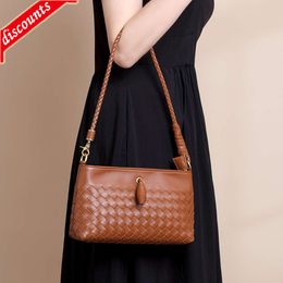 Store High Quality Design Bag Spring New Woven Unique Fashionable Simple Versatile Handbag Texture Trendy One Shoulder Crossbody Womens