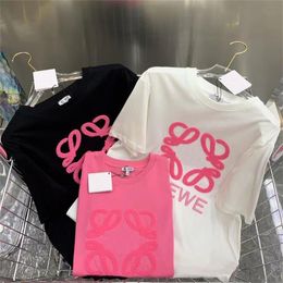 T-shirt feminina de designer novo logotipo bordado popular solto comprimento médio emagrecimento casual confortável versátil top de manga curta para roupas de verão