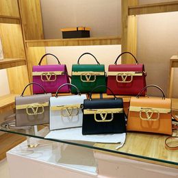 Shop design handbag wholesale retail Womens Bag 2024 Winter New Niche Handheld Shoulder Fashionable for Women