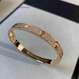 Original 1to1 Cartres Bracelet V Gold High Version Classic LOVE Full Sky Star Three Rows Diamond Couple Wide Plate Thick Plated 18K Rose OL4A