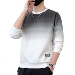 Gradient 2024 New Round Neck Sweater Men's Spring Fashion Brand Hatless Underlay Shirt for Casual Wear