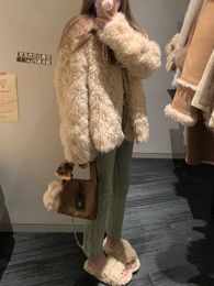 Women's Fur Faux Fur the Color Is Special! Cream Toka Fur Integrated Jacket for Womens Fur and Eco-friendly Fur in Winter