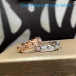 2024 Designer Luxury Brand Jewelry Band Rings Bone Diamond Wide Pair for Men and Women Treasure Lovers Same Style Snake Ring 18k Rose Gold