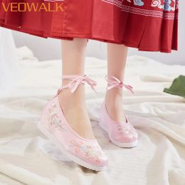 Pumps Veowalk 3cm Hidden Wedges Women Comfort Cotton Hanfu Shoes Retro Ladies Cosplay Costume Platforms Chinese Embroidered Shoes