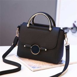 Trendy Shoulder Bags Versatile Womens Designer Handbags Tote Bag Fashion Round Lock Handheld Small One Crossbody 240311