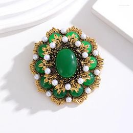 Brooches Charming Court-style Corsage Vintage Baroque Green Oval Pearl Brooch Unisex Banquet Daily Jewellery Gift Clothing Hat Accessories