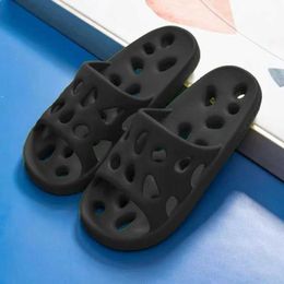 Slippers Waterleaky Bathroom Quick-Drying Shower Slides Hollow Out Indoor Summer Soft Shoes Anti-Slip Flip Flops For Men Women01PAHR H240322