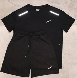 Mens designer tracksuit Tech Fleece Sweatsuit t shirt and shorts jogging pants Two Piece Set Womens short Sleeve Trousers Size M-4XL