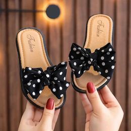 Slippers 2024 New Bow Apartment Open Toe Slide Sandals with Non slip Flip Cover for Childrens Home Summer Cute Beach Shoes01MCKQ H240322