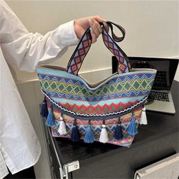 Stylish Shoulder Bags Ethnic Style Large Capacity Shopping Bag Fashion Woven designer handbags Tote Temperament Womens 240311