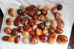 Decorative Figurines Natural Red Agate Crystal Carnelian Tumbled Palm Stones Wholesales Price