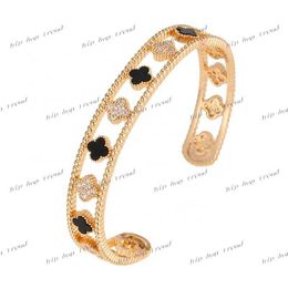 2024 Fashion Clover Jewelry Elegant 18K Gold Bracelets Gift Bangles Womens Korea Style Designed Clover Bangles Jewellery