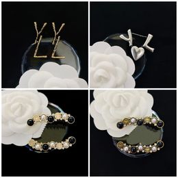 Estilo bonito novo coração carta broches clássico tira cor charme broche primavera novo designer jóias acessórios projetados para meninas moda presente broches