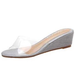 Slippers 2020 SummerTransparent Women Fashion Comfortable Wedges Sandals Low-heeled 4.5CM Shallow Slides Beach ShoesIUA0 H240322