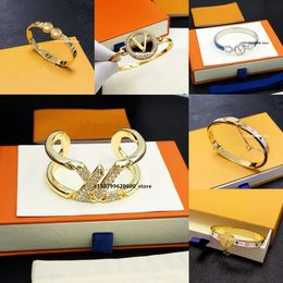 2024 Luxury Designer Bracelet Luxury Multi Colour Jewellery Letter Decorative Bag Pendant Chain Shell Platinum Silver Trendy Fashion Minimalist Top Edition