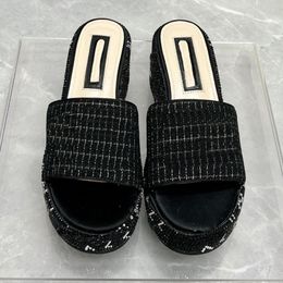 Hot Selling Sandals Spring Summer Female Designer Luxury Silk Hot Stamping Diamond Technology Fabric Lining Classic Lambskin Thick Soles Elevated Flat Heel Shoes