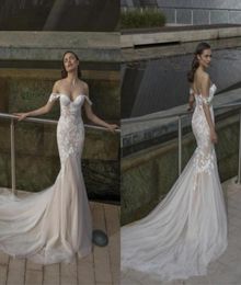 2020 New Riki Dalal Off Shoulders Sweetheart Mermaid Wedding Dresses with White Lace Appliques Tulle Beach Wedding Bridal Gown6390547