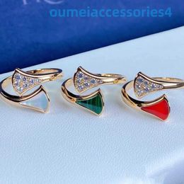 2024 Designer Luxury Brand Jewelry Band Rings v Fan-shaped for Womens Skirt Ring Plated 18k Rose Gold White Fritillaria Red Jade Marrow Peacock Green Diamond