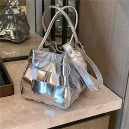 Hot Shoulder Bags Popular designer handbags Tote Bag for Women with Large Capacity Weaving Simple Trend Shoulder Bag Crossbody 240311