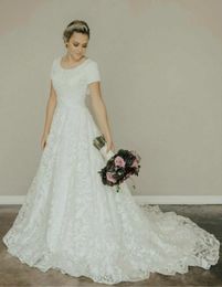 Vintage Lace Aline Long Modest Wedding Dress With Short Sleeves Scoop Neck Buttons Back Simple Elegant Country Wedding Gowns Mode5670365