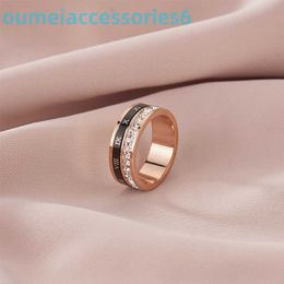 Original Designer Fashion Trend Band Rings Roman Digital Single Row Diamond Rotatable Titanium Steel Womens Non Fading Personalized Net Red Fashion Ring