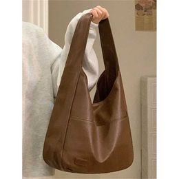Sell Shoulder Bags Texture designer handbags Tote Bag Winter Womens Large Capacity Niche Work and Commuting Single Shoulder Bag 240311