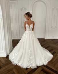 Delicate Appliques Spaghetti Straps A-Line Wedding Dress Elegant Beading Shiny Lace Bridal Gowns Sleeveless Decorated With bling Tulle And Court Train