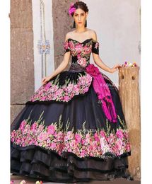Black Embroidered Ball Gown Quinceanera Dresses Off The Shoulder Neck Beaded Tiered Sweet 16 Dress Sweep Train Organza Flower5892926