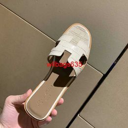 Leather Sandals Oran Womens Slippers HB 2024 Internet Famous Slippers Crocodile Pattern Apricot Leather Slippers Womens Flat Heels One Line Sa have logo HORF