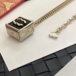 Perlenketten mit hoher Textur, Diamant-Buchstaben-Anhänger, Designer-Halsketten, Halsband-Design, Markenanhänger für Männer und Frauen, Kupfer, Hochzeit, Schmuck, Accessoires, Geschenke