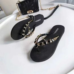 Slippers 2024 Comfortable and Fashionable All-match Beach Shoes Non-slip Soft Bottom Casual Flip-flops Rhinestone Chain Flat H240325