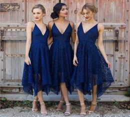 New Country Royal Blue Lace Bridesmaid Dresses 2020 V Neck Backless Tea Length Maid of Honour Country Bridesmaids Wedding Guest Gow6206370