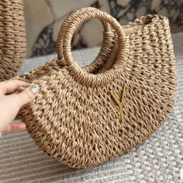 Shoulder Bags Beach Bag sector Rattan Large Capacity Designer Totes Wicker Women Handbags Summer Beach Straw Bags Travel Basket Purse 240315