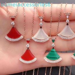 Jewellery Designer Brand Pendant Necklaces v Fan-shaped Skirt Female White Fritillaria Red Jade Medal Plated with 18k Rose Gold Advanced Precision Craftsmanship