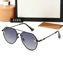 Occhiali da sole 2024 Brand Designer Fashion Metal Large Frame Retro Occhiali da uomo e da donna di fascia alta UV400 BOX