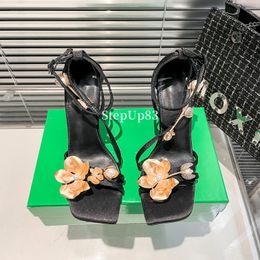 Luxus Sandale 3d Floral Gold Orchidee Schuhe mit hohen absätzen Für Frauen Frühen Frühling Sommer Frauen Neue Karree Mit Sandalen seide