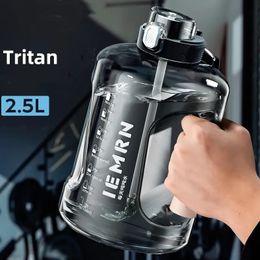 Water Bottle 2 Litres Tritan Material Precise Scale Portable Large Capacity with Straw For Men Women Sports Fitness 240314