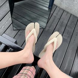 Slippers Elegant Brand Designer Flip Flops Outside Summer Round Toe Flat Heels Women Shoes Low Fashion Chaussures Femme