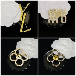 Boutique Letter Diamond Brooch Fashion Style Girl Jewellery Pin Accessories Spring New Gold Charm Brooch High Quality Jewellery