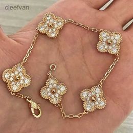 Clef Cleef Four Leaf Clover Bracelets Van Clover Bracelet 2024 Luxury Designer Charm Bracelet Clover Pearl 4 Pieces 18k Gold Necklace Earrings Wedding Laser Brand V0