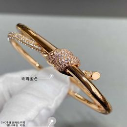 AA Designer Charm Bangle Bracelet TifanT Love V Gold Knot Diamond Bracelet for Women 18k Rose Gold Smooth Snap Bracelet PENS